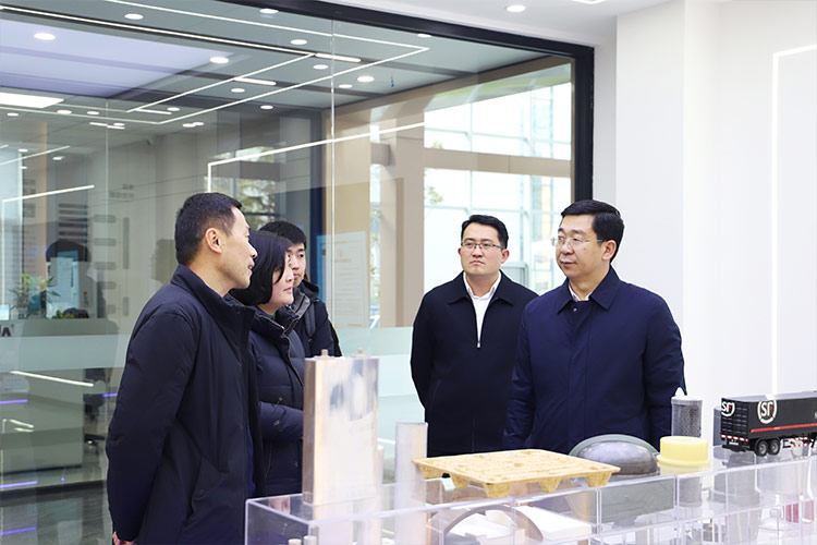 徐州市委常委、經(jīng)開區(qū)黨工委書記張克一行蒞臨山東沃達(dá)重工調(diào)研考察